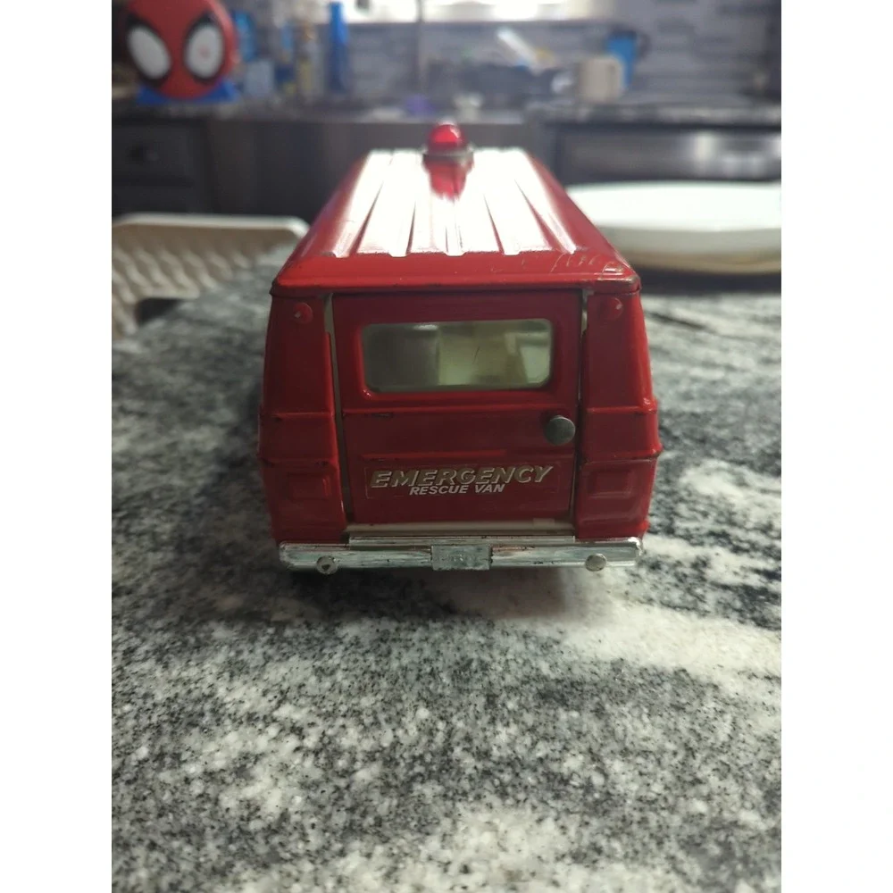 VINTAGE ERTL 3512 RESCUE EMERGENCY VAN. Back Door Opens First Responder